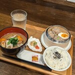オレンチ - 蒸したてシュウマイ３種＆７種具沢山豚汁
