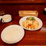 ビストロ コゥジィ - 器4つで提供してくれるランチ。