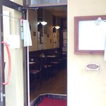 ビストロ コゥジィ - 開店時間である11時30分ぴったりに開けてくれるスタンスからも、お店の心遣いを垣間見ることができます。