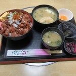 魚や 翻車魚丸 - まかない漁師丼とあら汁。味噌汁と交換では無かったのね。