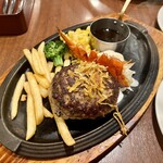 ロイヤルホスト - 黒×黒ハンバーグ＆オマール海老のグリル ¥2,398(税込)