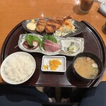 海鮮茶屋 一鮮 - 【2024.10.17(木)】日替ランチ（並盛・アジフライとヒレカツ・本日の刺身2種）990円