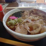 霧立亭 - 温かい豚肉そば大盛り