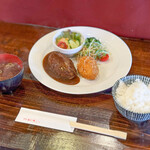 喫茶 赤いサニー - 国産ハンバーグ ＆ 海老クリームコロッケ☆