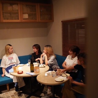 デートや女子会にぴったりな空間でカジュアルなお料理をどうぞ。
