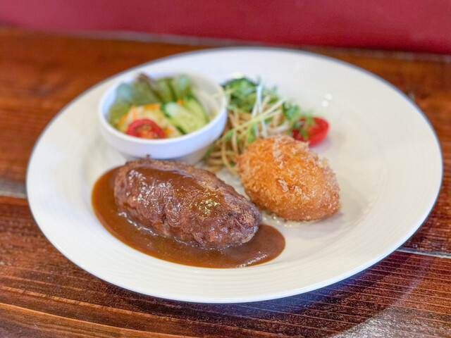 Kissa Akai Sunny photo