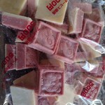 チロルチョコ アウトレットショップ - イチゴ