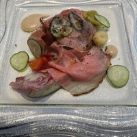 ラーゴ - 前菜ローストビーフのサラダ