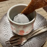 九兵衛旅館 - 黒胡麻あいす