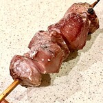 焼鳥 せきね - この砂肝の切りつけ方は見たことがない　しかも新鮮な美味さ