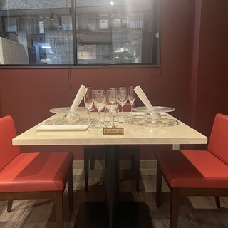 窓際テーブル１～２名様席