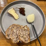 渡辺料理店 - Epoissesと熟成が進んだMont d'Orを干し葡萄と一緒にワインで　最高じゃないですか！