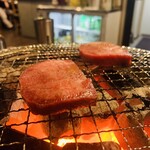 神保焼肉料理店 - 
