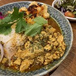 大衆中遊華食堂 八戒 - （海老天）と四川麻婆豆腐カリィのあいがけ