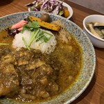 大衆中遊華食堂 八戒 - 牛すじビンダルカリィ