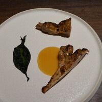 炅 - ホロホロ鳥の薪焼き