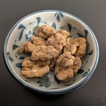 清水屋 - 「多摩湖の小石（くるみ黒糖）」