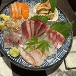 漁夫 - カツオ、サーモン、鯵、ブリ、鯛、ホッキ貝のお造り