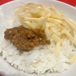 家系ラーメン 王道家直系 修 - これにスープを浸した海苔と一緒に食べると激旨！！