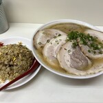 十三八 - 肉大とチャーハン小