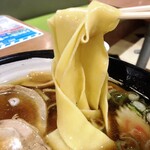 ラーメン大皇 - ほうとうラーメン、麺リフトアップ