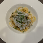 IL PLANETARIO - 道産【紫蘇の実】とシラス、キノコのピリ辛
      　ペペロンチーノ