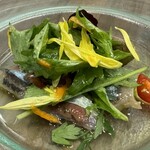 IL PLANETARIO - 根室産/生秋刀魚のマリネ
      　食用菊のサラダ仕立て
