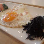 トーコーキッチン - ベーコンエッグ 副菜二品