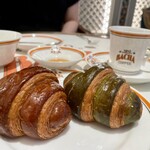 Bacha Coffee - 1910 Coffee & Chocolate Croissant（左）とKaya Croissant（右）