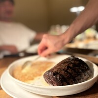 カルネジーオ イースト - 