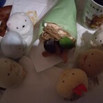 cafe nekoji - モンブランクレープとすみっコ達。