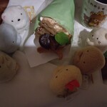 cafe nekoji - モンブランクレープとすみっコ達。