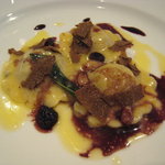 ビオディナミコ - 鳩とじゃがいものラビオリ　ドルチェフォルテソース　黒トリュフ添え