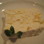 ビオディナミコ - オレンジとナッツのセミフレッド