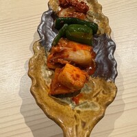 京の焼肉処 蓮蔵 - キムチ盛り合わせ 690円