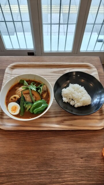 ニシキヤキッチン初のスープカレー「角煮とたまごのスパイシー