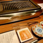 和牛焼肉やくにく 徹 - テーブル