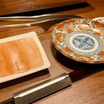 和牛焼肉やくにく 徹 - 岩塩プレート