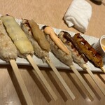 つぼ八 - 料理写真:色々味の軟骨入りつくね　940円