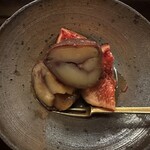 樋口 - 栗の渋皮煮と黒無花果。泡盛をかけて。泡盛ってこのメニューに為に存在する？というほどぴったり。