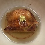 樋口 - 煮穴子の下に炊いた蕪が隠れています。驚きの発想！食べ終えるのが惜しかった。