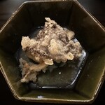 樋口 - 舞茸と香茸の天ぷら。ほうれん草と大根おろしを敷いてあります。香り高い。