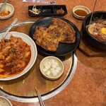 韓国家庭料理 扶餘 - トッポギ、豚キムチチヂミ、石焼ビビンバ