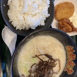 情熱食堂 - ランチＦ　（ラーメン、ライス共普通サイズ）