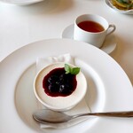 レストラン クリュディテ - デザート 余市ブルーベリーのムース