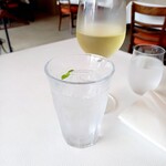 レストラン クリュディテ - 炭酸水(サービス)