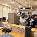 鯖の上にも三年 - 店内