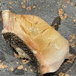 壮士 - イサキは皮目を炙ってあります