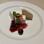 グラナータ - 本日のデザート（パンナコッタ）