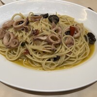グラナータ TBS店 - ヤリイカとドライトマト、オリーブのスパゲッティ